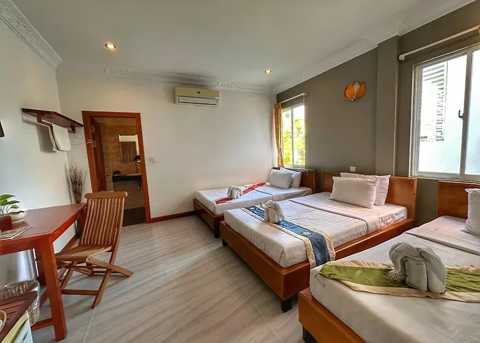 Um Theara, Hotel