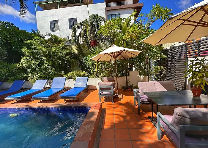 Um Theara, Hotel
