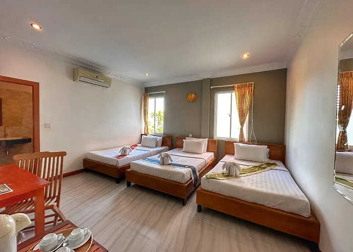 Um Theara, Hotel